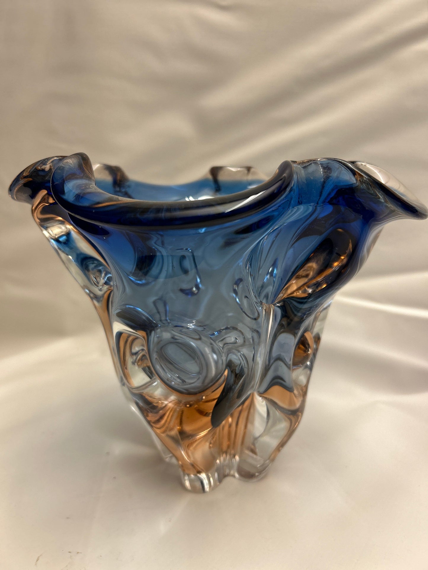 Vase bohème, dégradé ambre à bleu, verre massif, années 1970