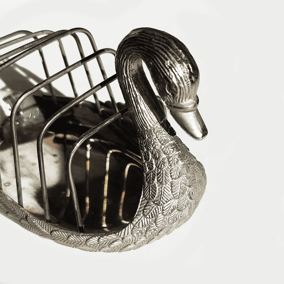 Vintage Toast Holder Swan: Elegant Table Style in Silver