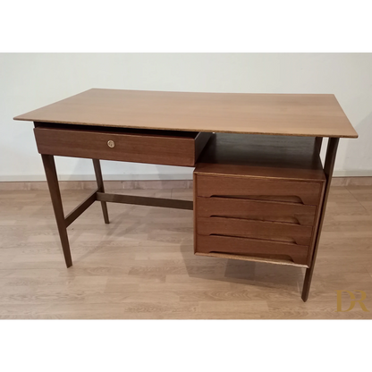 Palutari-Schreibtisch für Dassi-Design, 1950er-Jahre, Vintage, antik, 50er Jahre, Dario Raia, Antiquitäten, modern, Vintage, 4 Schubladen, 5 Schubladen, 50er, 60er, 70er, Mitte des Jahrhunderts, modern, antike Möbel, neue Möbel für das Zuhause, Möbel für das neue Zuhause, Möbel für Arbeitszimmer, moderne Antiquitäten, original restaurierter Schreibtisch aus Messing-Eiche Holzschreibtisch aus der Mitte des Jahrhunderts, moderner Schreibtisch aus Teakholz