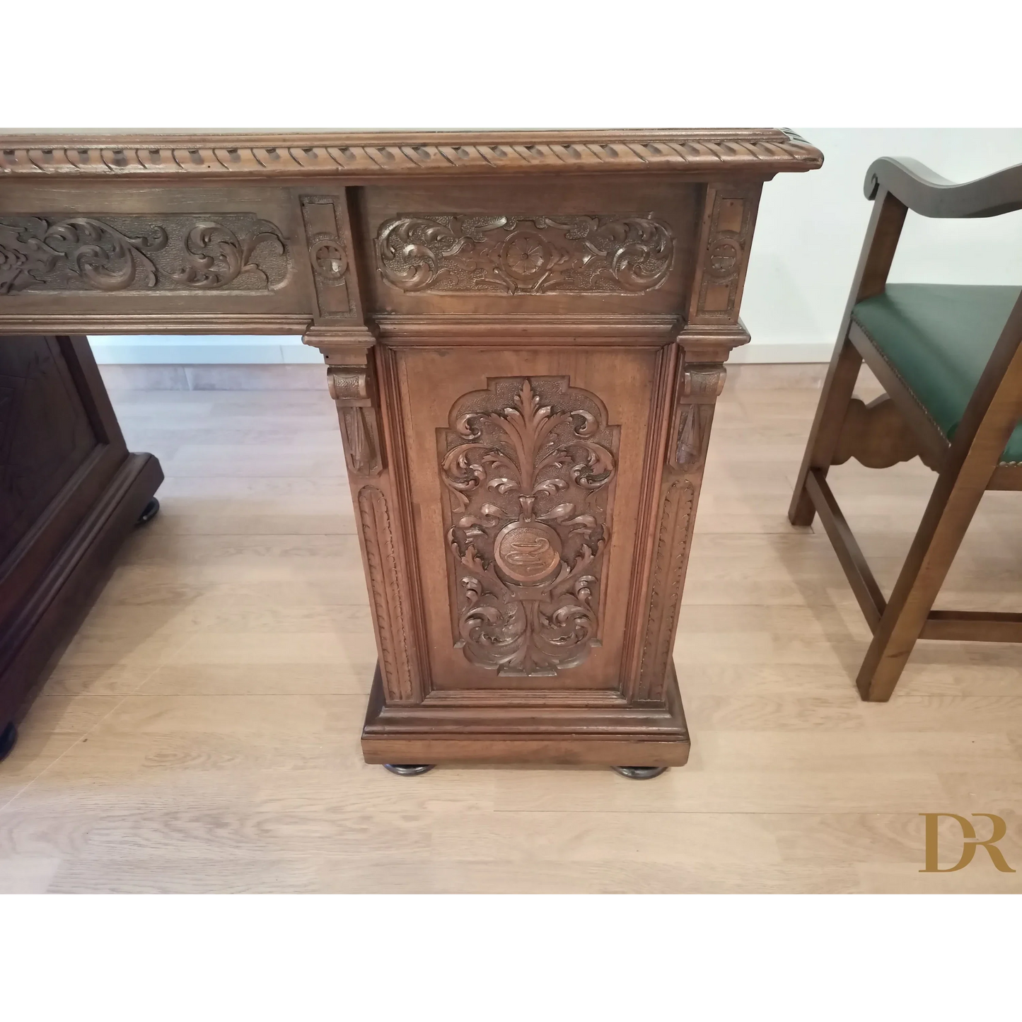 Set of 2 chairs and ministerial desk in green leather for study and office in walnut wood