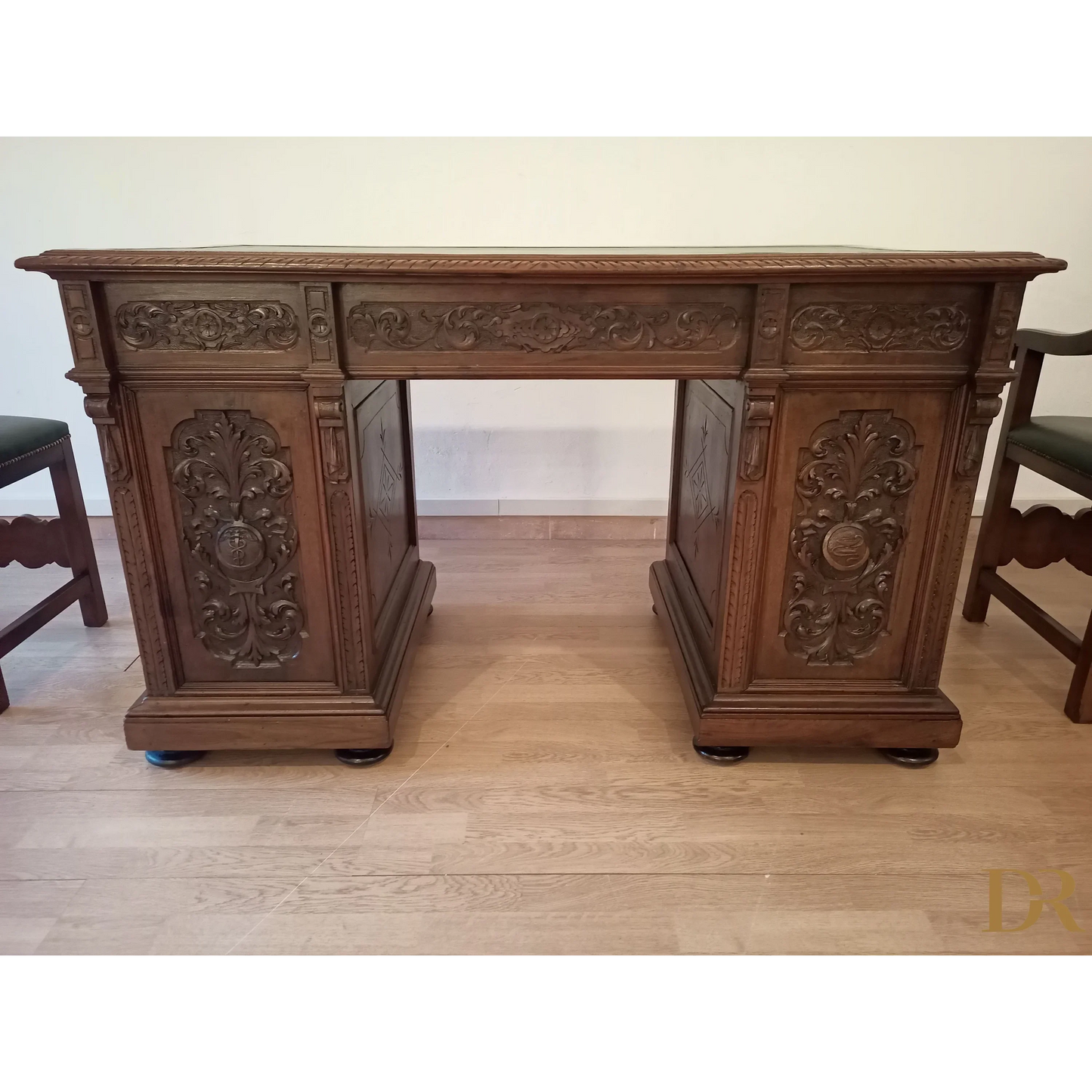 Set of 2 chairs and ministerial desk in green leather for study and office in walnut wood