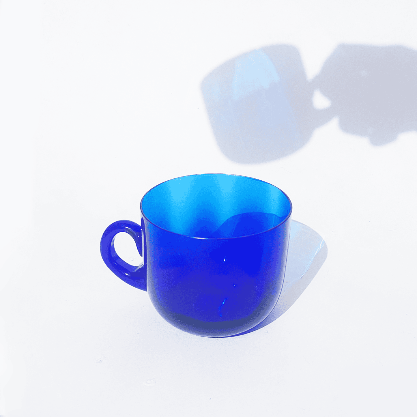 Blue vintage glass cups: Elegant coffee cups in a set