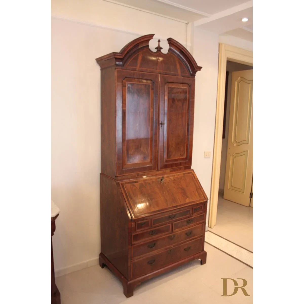 Trumeaux-Sekretär-Schreibtisch, Louis XVI-Kommode, englischer Vintage-Stil in Walnuss, Dario Raia Antiquitäten, moderner Vintage-Sekretärschrank, Sekretär-Kleiderschrank, Sideboard-Nachttisch, Holzschreibtisch, Sekretär mit Schubladen, Sekretär aus massiver Eiche, eingelegter Sekretär, Vintage-Trumeaux-Sekretär