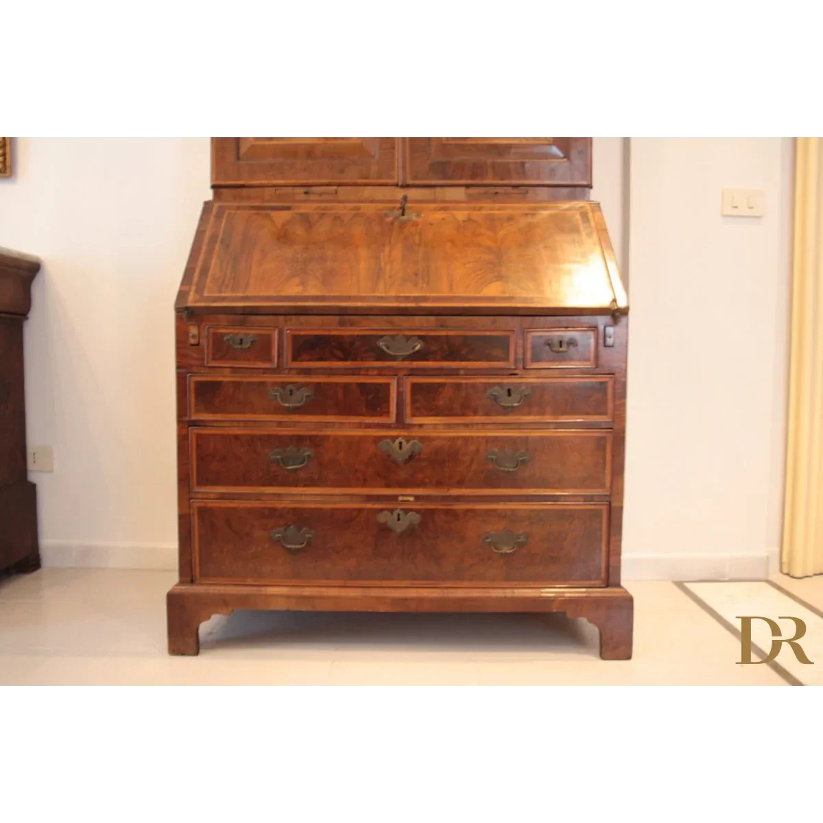 Trumeaux-Sekretär-Schreibtisch, Louis XVI-Kommode, englischer Vintage-Stil in Walnuss, Dario Raia Antiquitäten, moderner Vintage-Sekretärschrank, Sekretär-Kleiderschrank, Sideboard-Nachttisch, Holzschreibtisch, Sekretär mit Schubladen, Sekretär aus massiver Eiche, eingelegter Sekretär, Vintage-Trumeaux-Sekretär