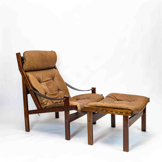Hunter Chair und Hocker von Torbjørn Afdal für Bruksbo Møbler, leicht schräg stehend