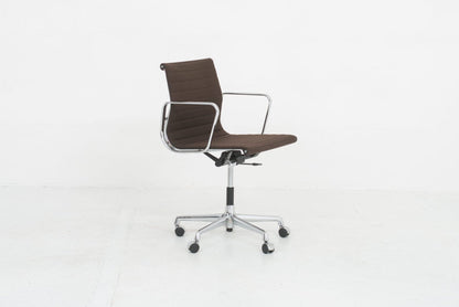 Eames EA 117 office chair by Vitra in brown Hopsak Vintage