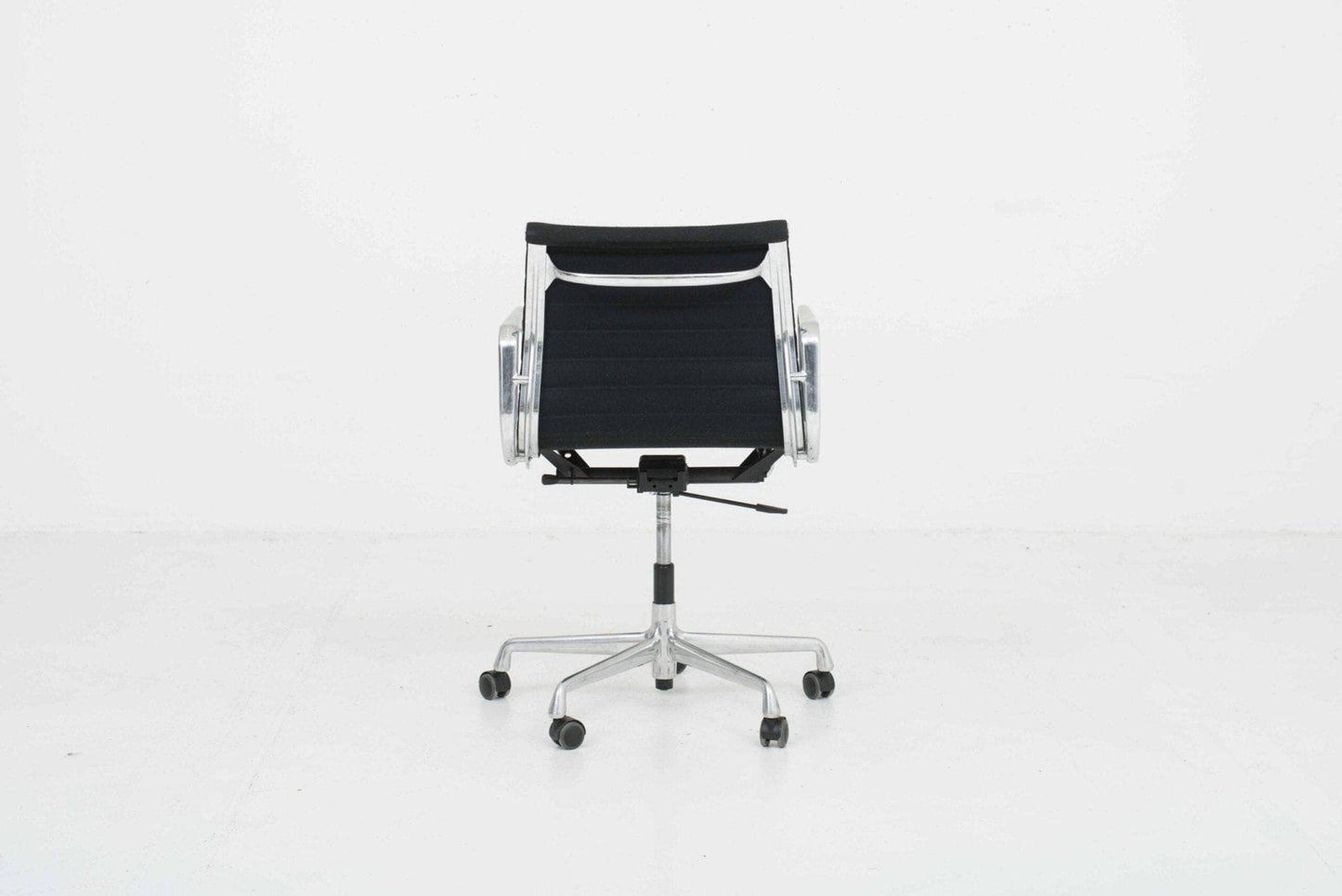 Eames EA 117 office chair by Vitra in Hopsak Black and polished aluminum Vintage