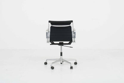 Eames EA 117 Bürostuhl von Vitra in Hopsak Schwarz und Aluminium poliert Vintage