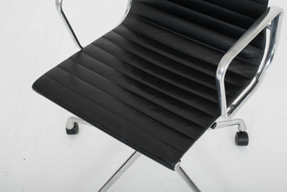 Eames EA 117 office chair by Vitra in black leather and polished aluminum Vintage