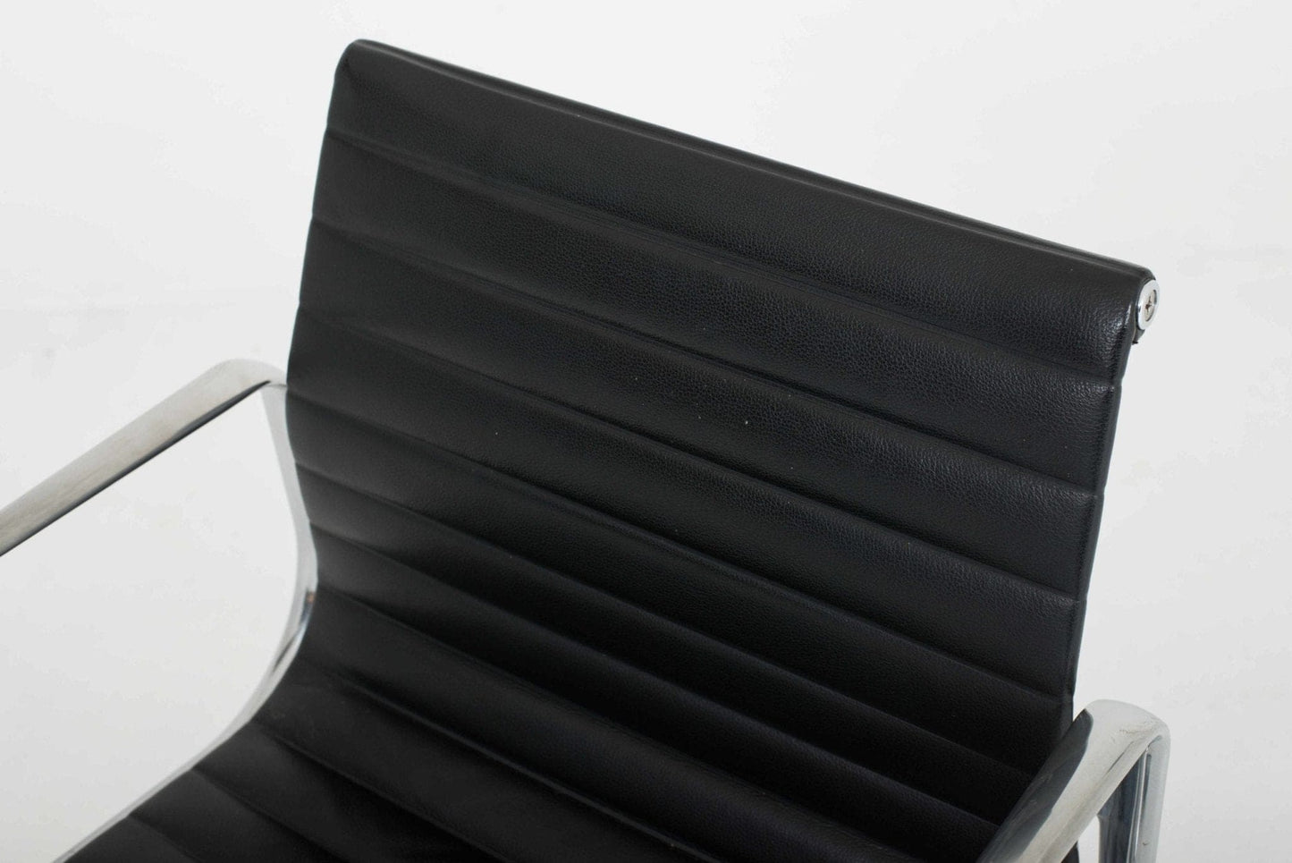 Eames EA 117 office chair by Vitra in black leather and polished aluminum Vintage