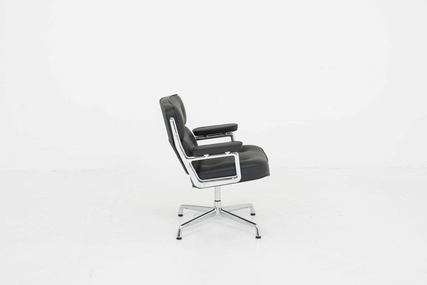 Charles and Ray Eames Lobby Chair ES 108 by Vitra Vintage