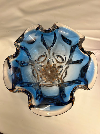 Bohemian Vase, Farbverlauf Bernsteinfarben in Blau, massives Glas, 1970ies