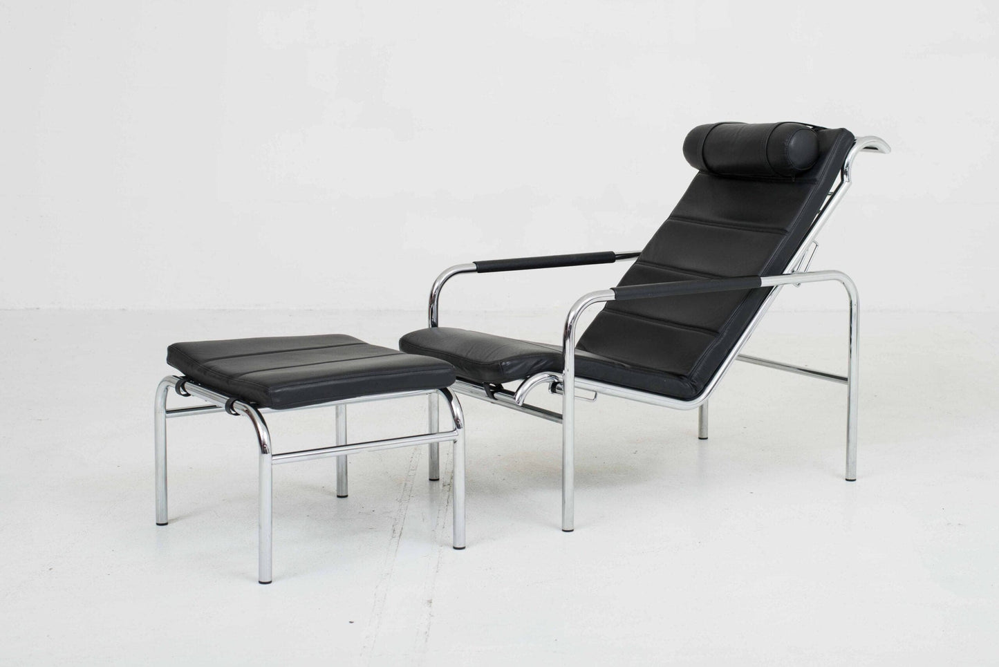 Zanotta Genni 920 lounger and ottoman by Gabriele Mucchi in black vintage