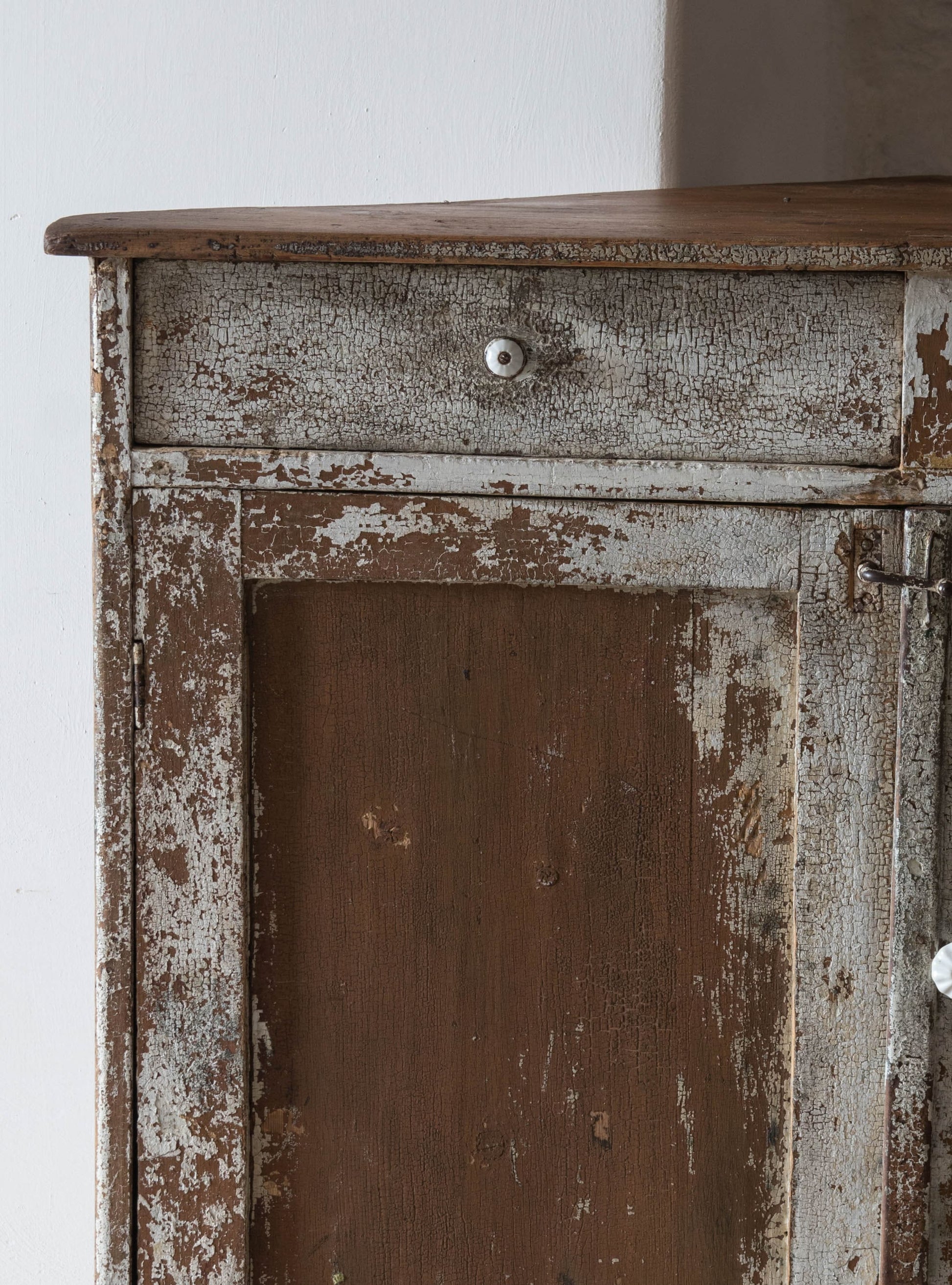 Distressed Eckschrank Vintage - 2nd home