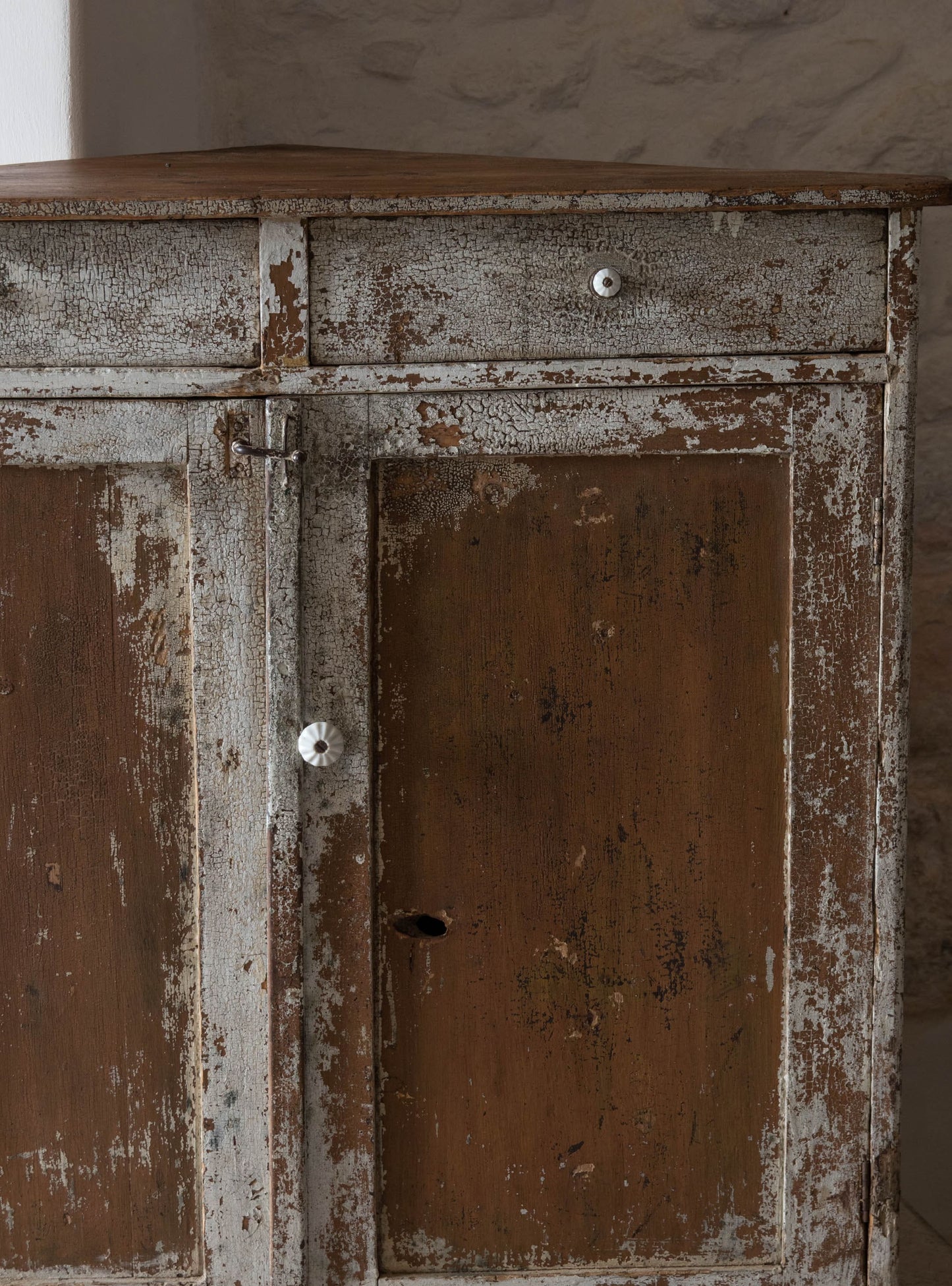 Distressed Eckschrank Vintage - 2nd home