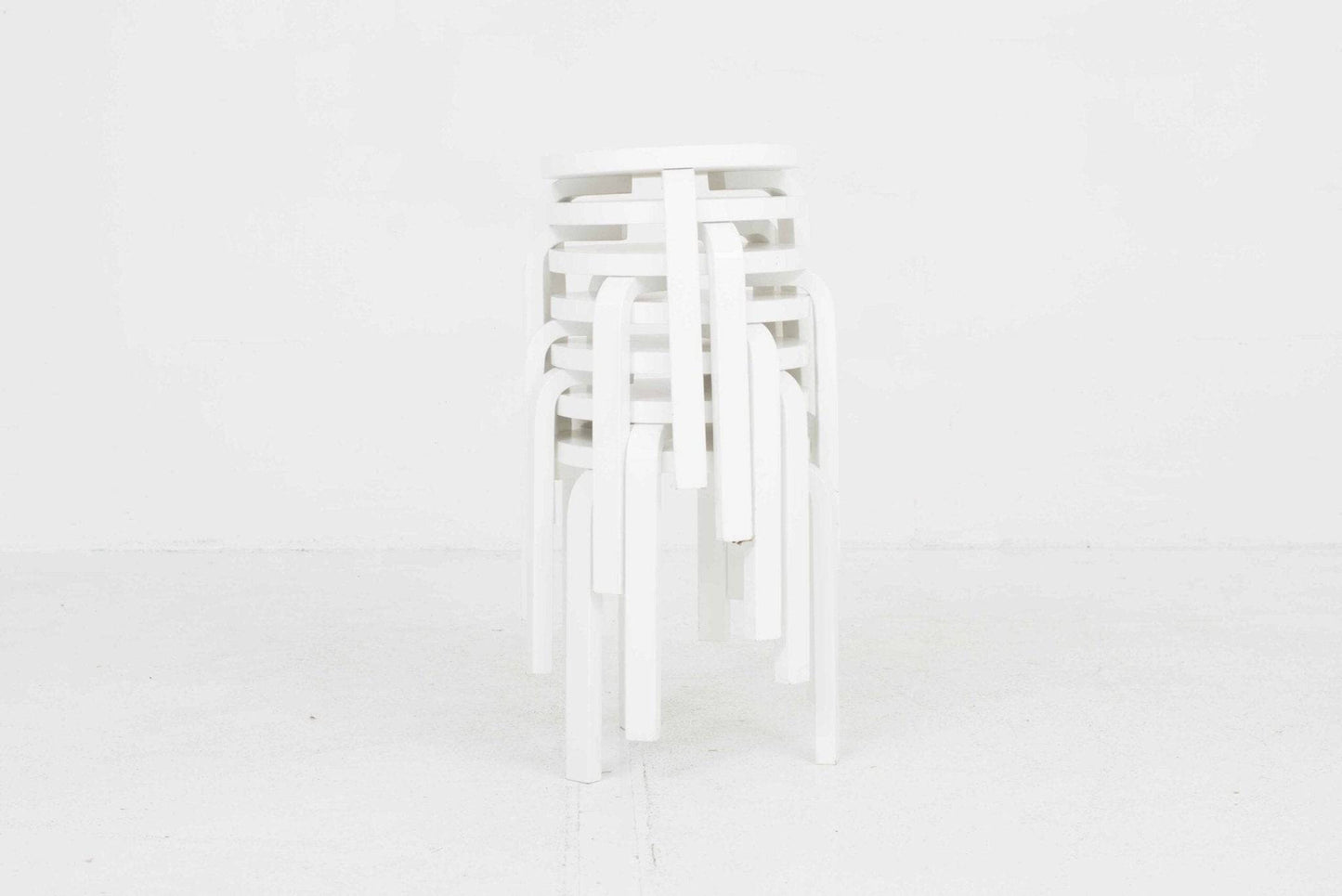 Alvar Aalto Hocker 60 von Artek in Weiss - 2nd home