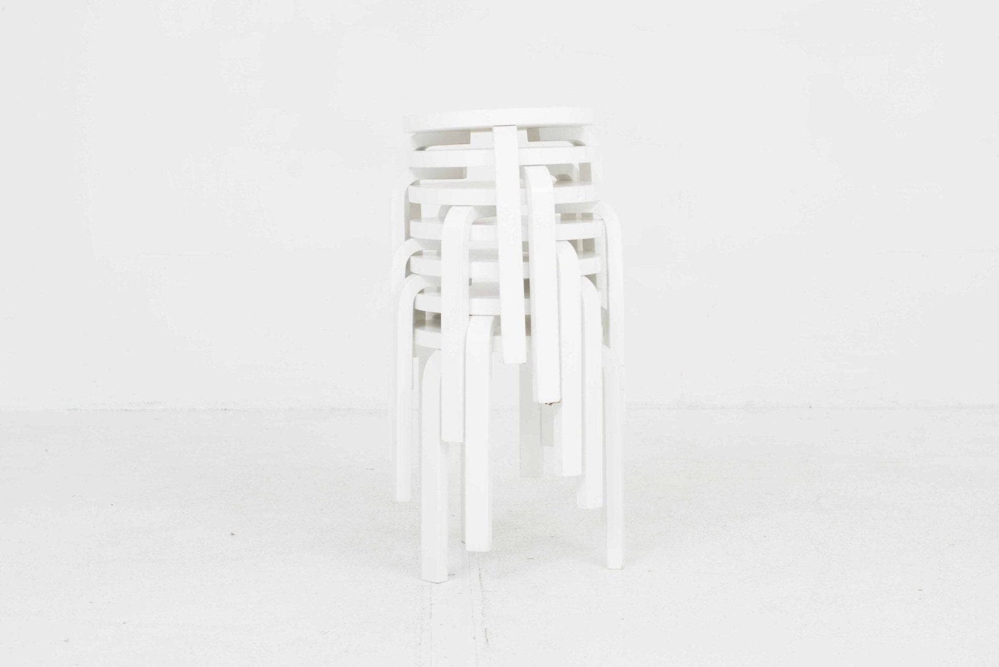 Alvar Aalto Hocker 60 von Artek in Weiss - 2nd home