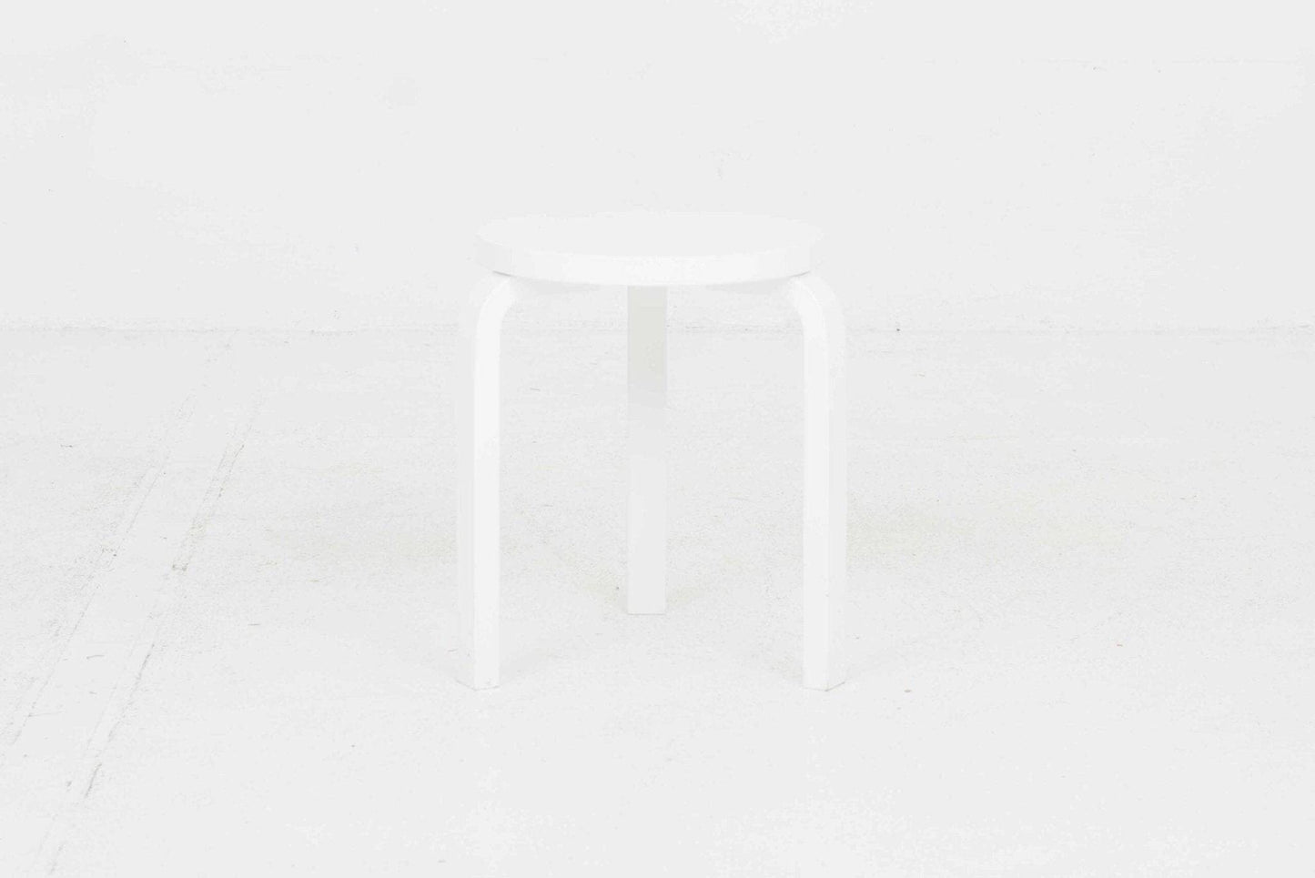 Alvar Aalto Hocker 60 von Artek in Weiss - 2nd home