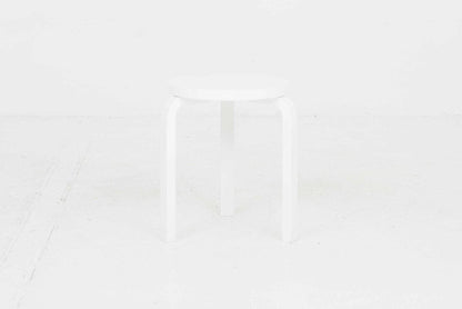 Alvar Aalto Hocker 60 von Artek in Weiss - 2nd home