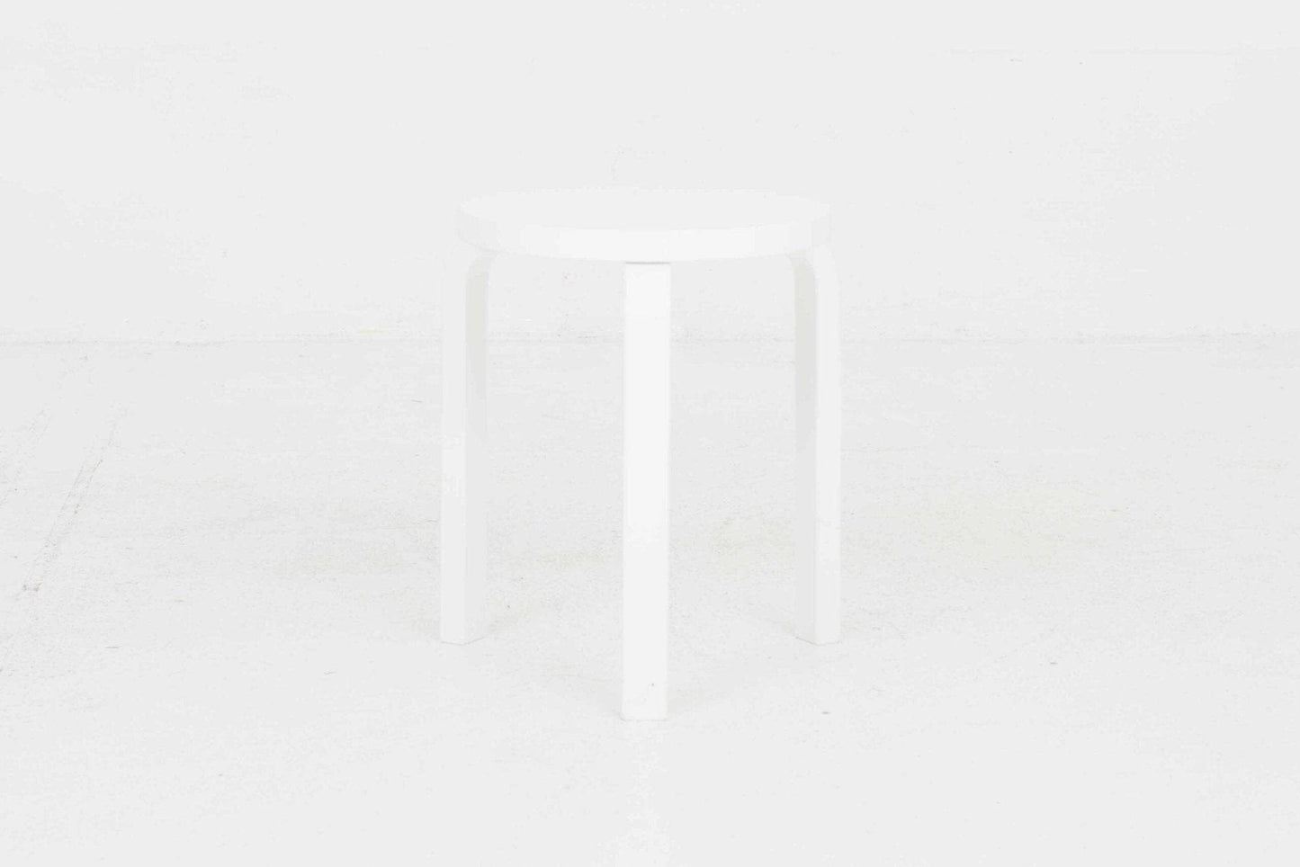 Alvar Aalto Hocker 60 von Artek in Weiss - 2nd home