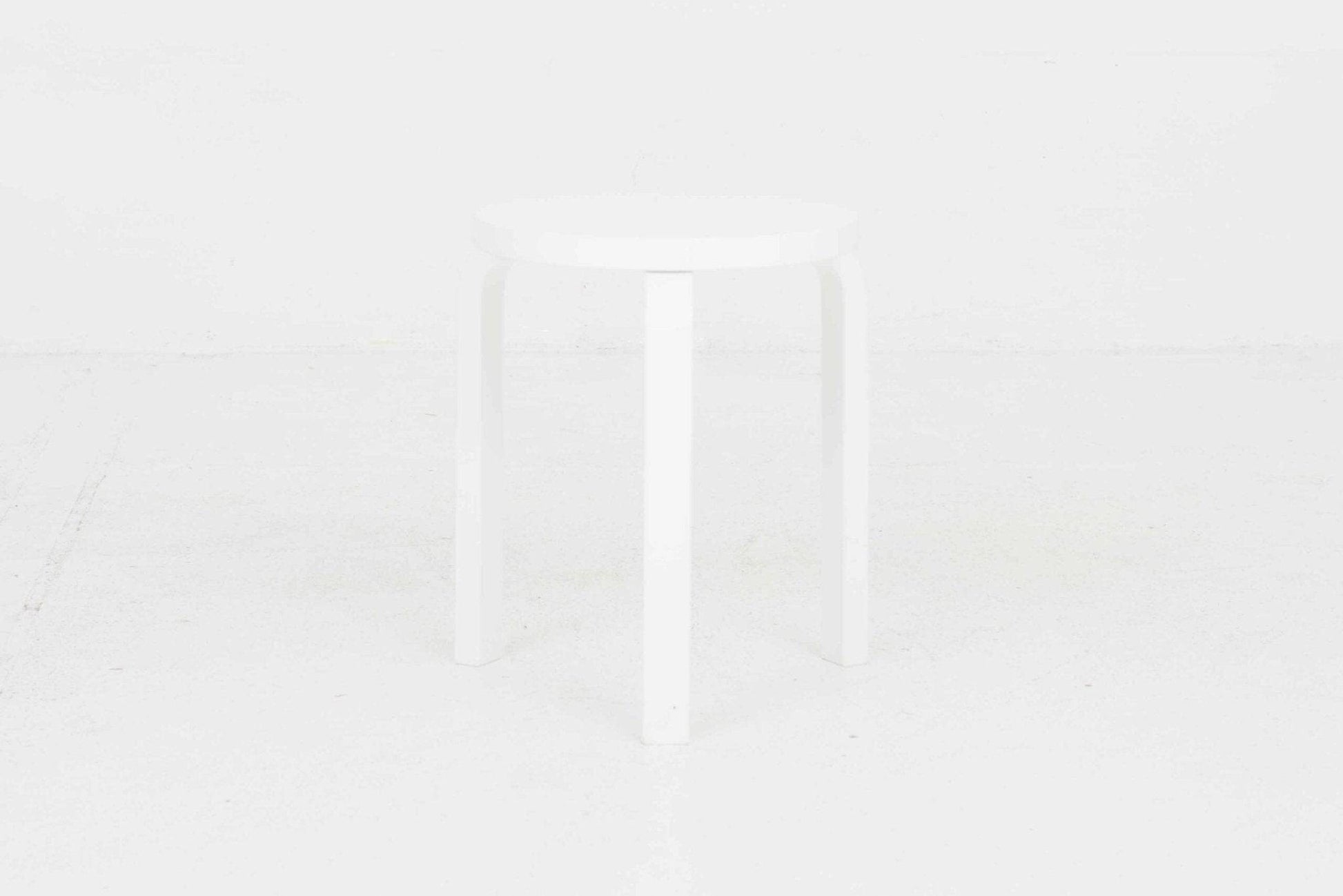 Alvar Aalto Hocker 60 von Artek in Weiss - 2nd home