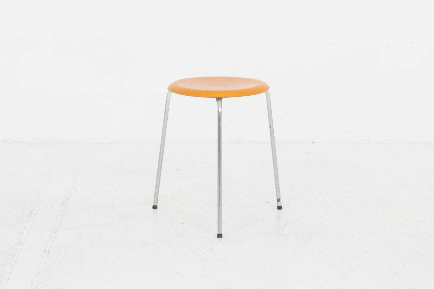 Arne Jacobsen Dot Hocker von Fritz Hansen - 2nd home