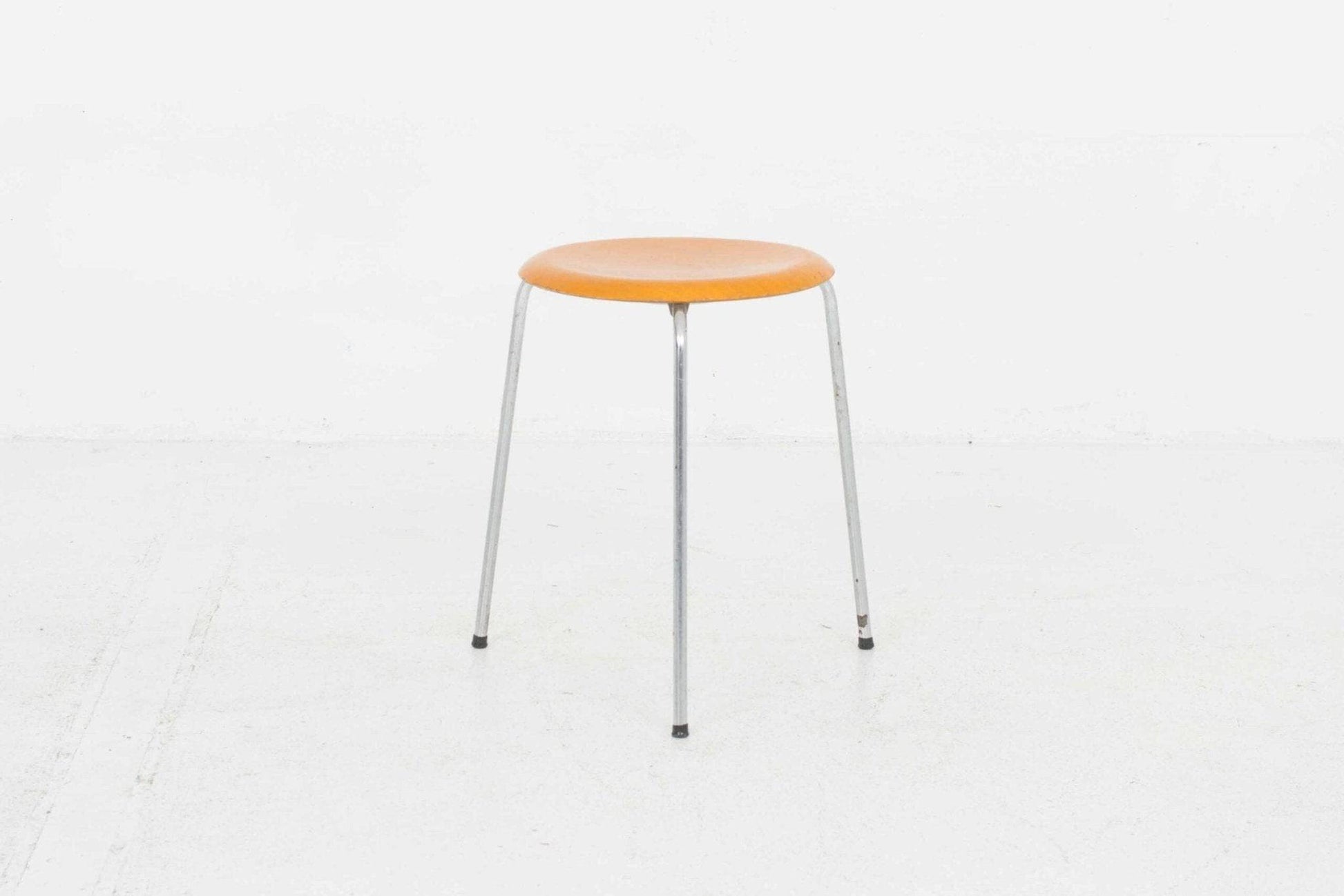 Arne Jacobsen Dot Hocker von Fritz Hansen - 2nd home