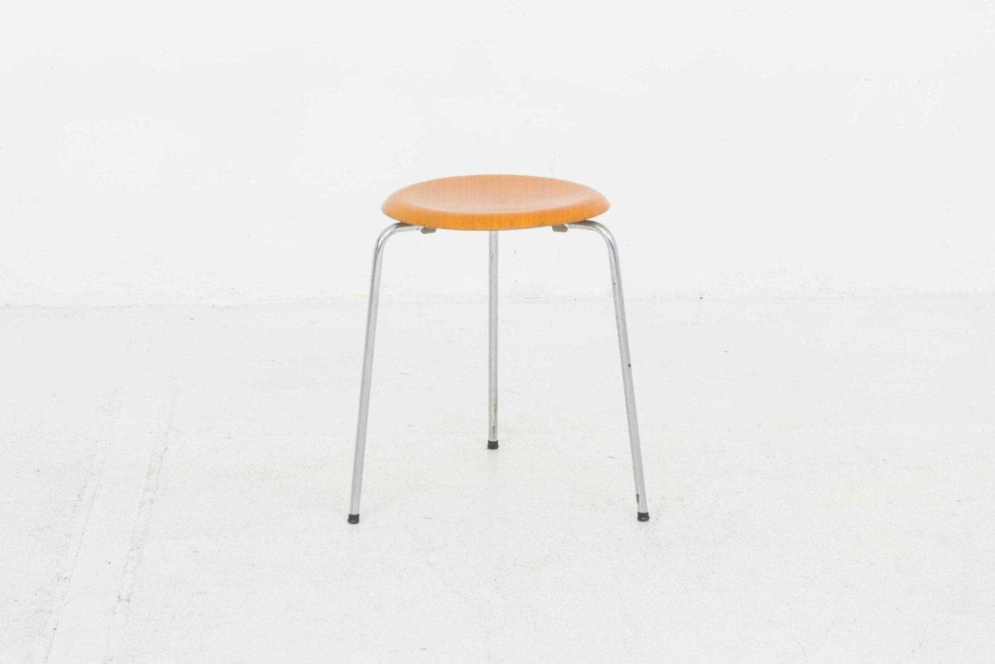 Arne Jacobsen Dot Hocker von Fritz Hansen - 2nd home