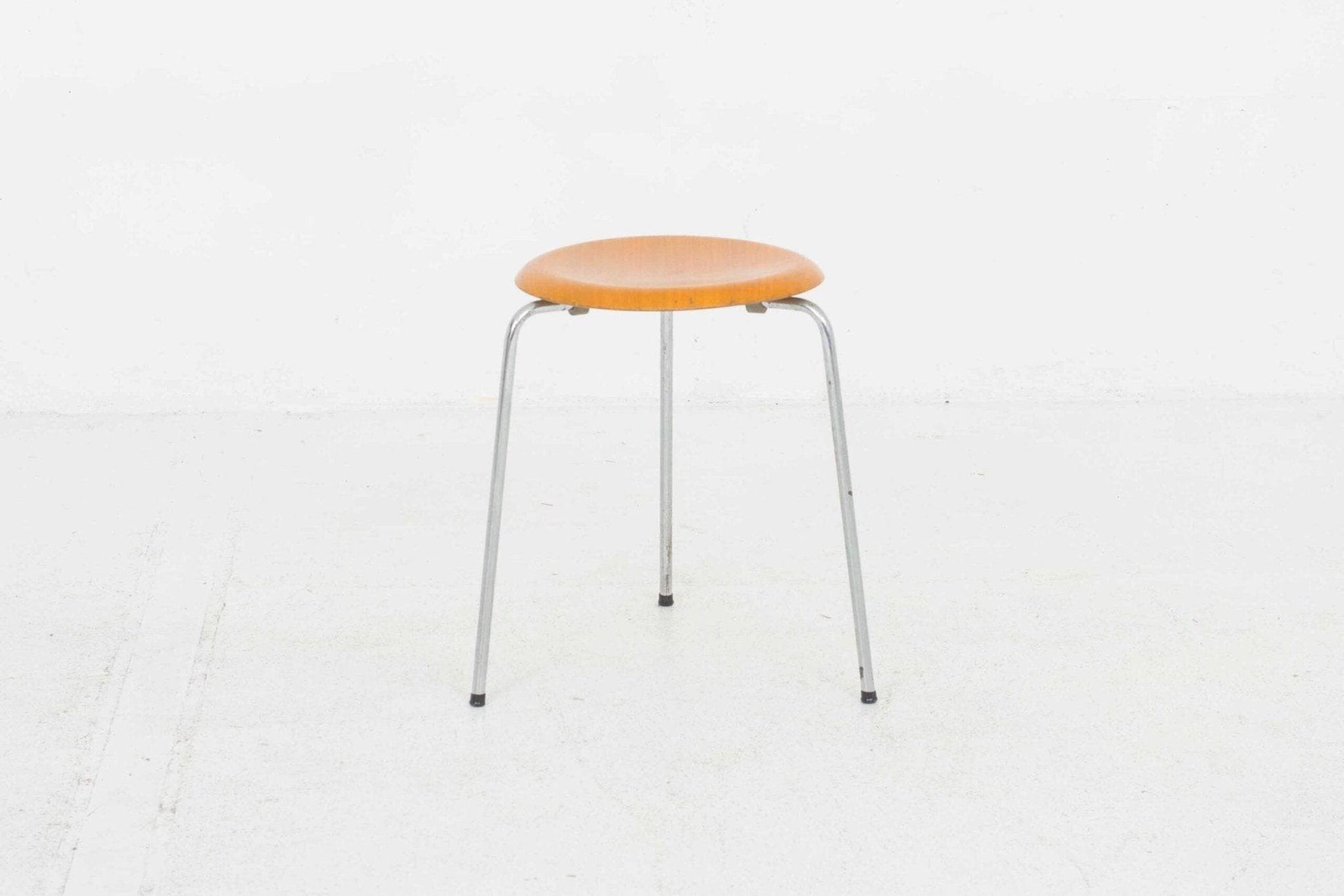 Arne Jacobsen Dot Hocker von Fritz Hansen - 2nd home