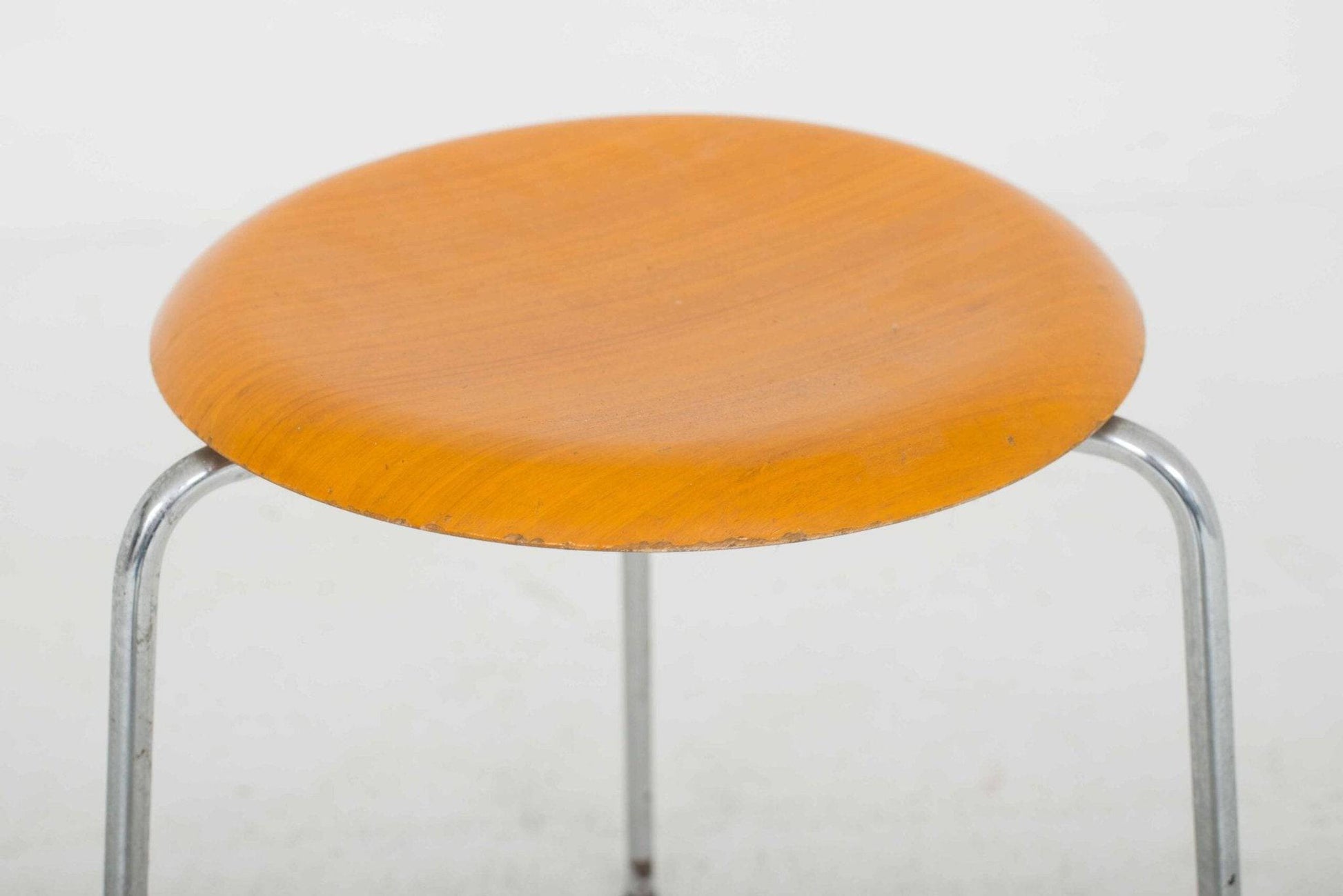 Arne Jacobsen Dot Hocker von Fritz Hansen - 2nd home