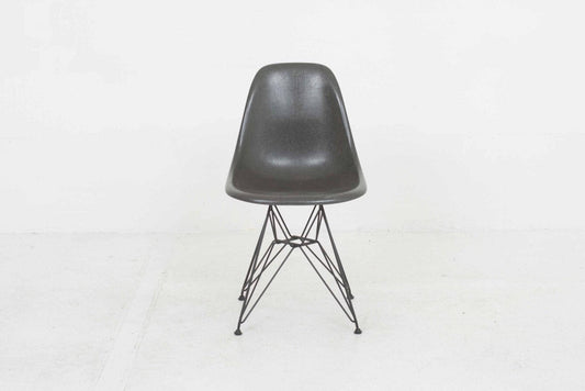 Charles & Ray Eames Fiberglass Side Chair DSR von Vitra in Elephant Hide Grey - 2nd home