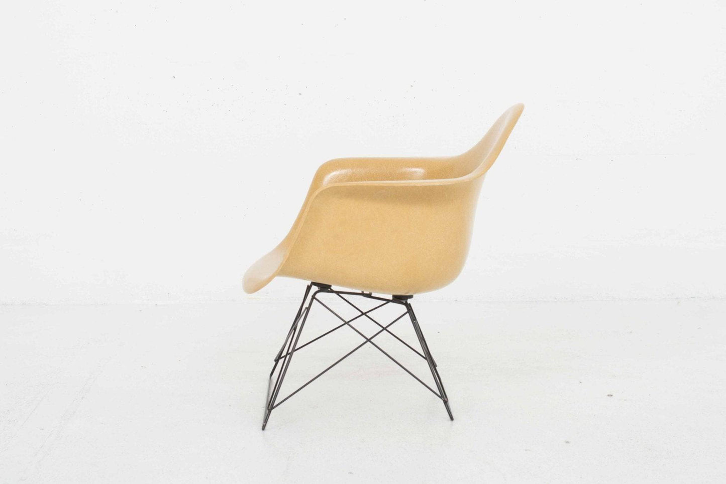 Charles & Ray Eames LAR Armchair von Herman Miller - 2nd home