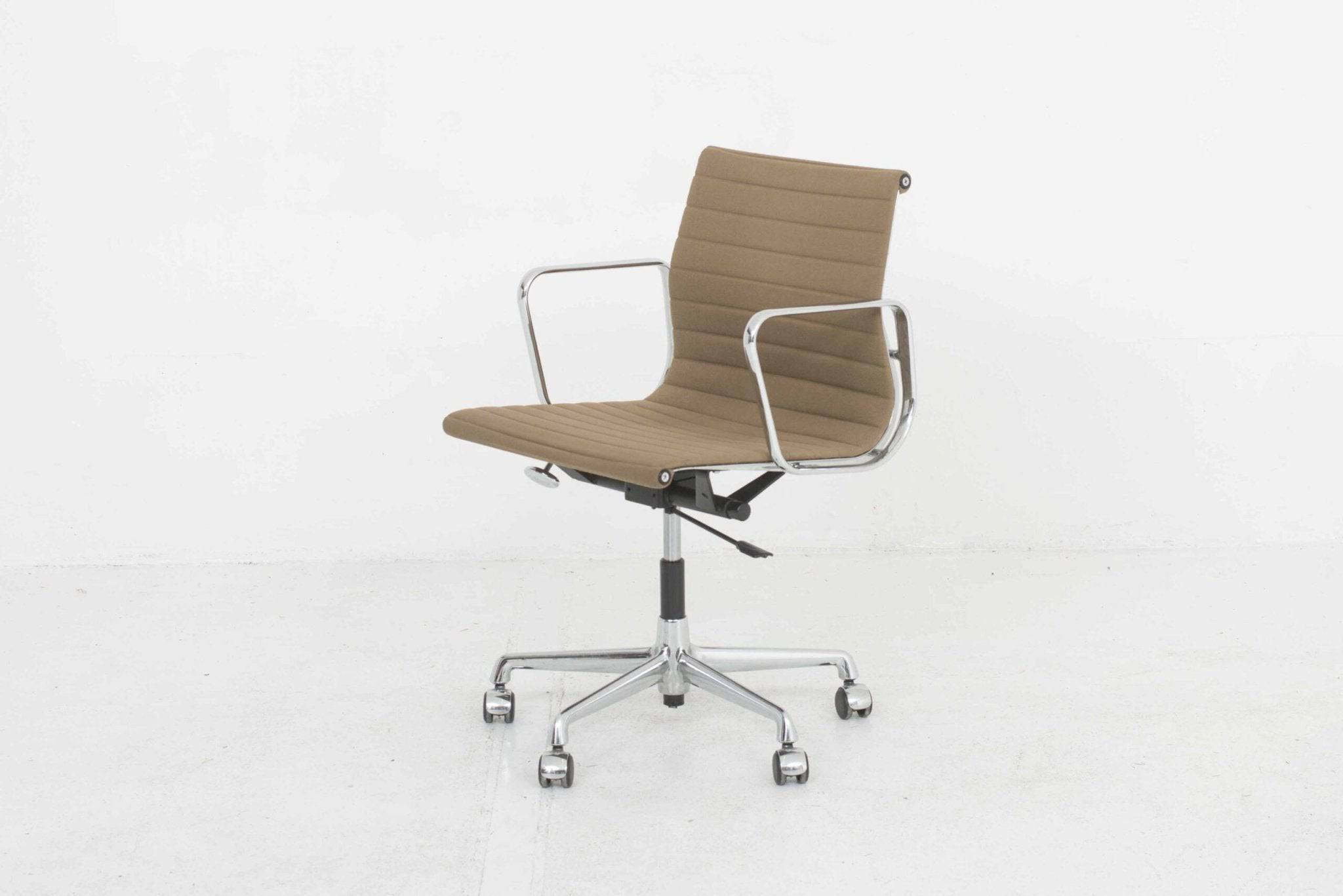 Eames EA 117 office chair Vitra Vintage 2nd home