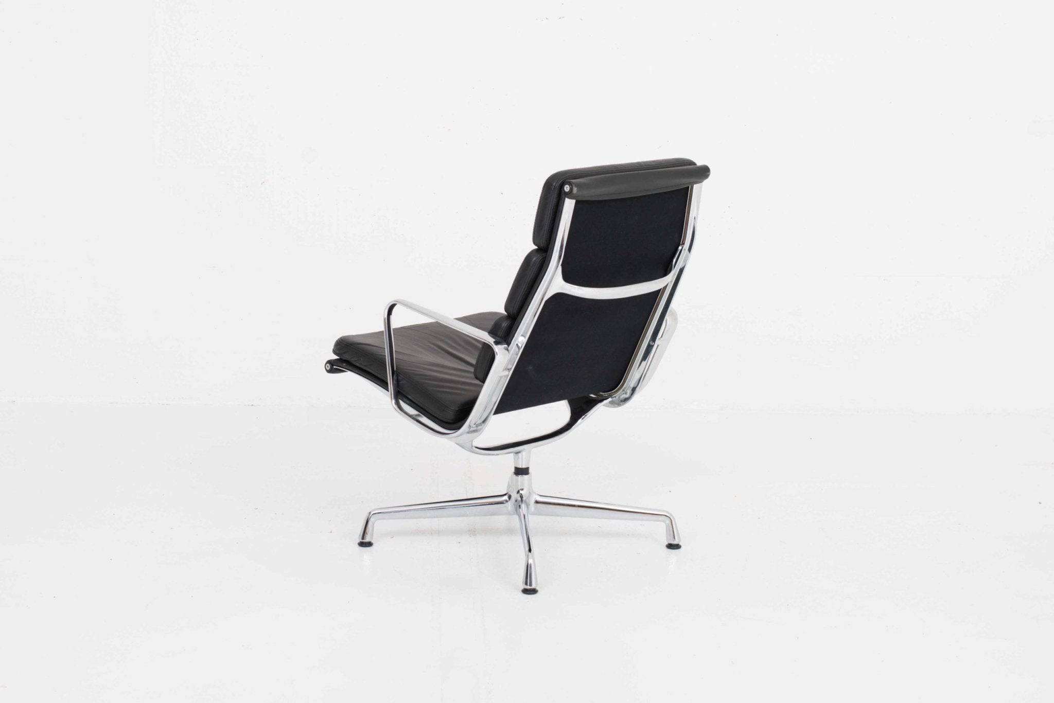 Eames EA 215 Soft Pad Chair von Vitra