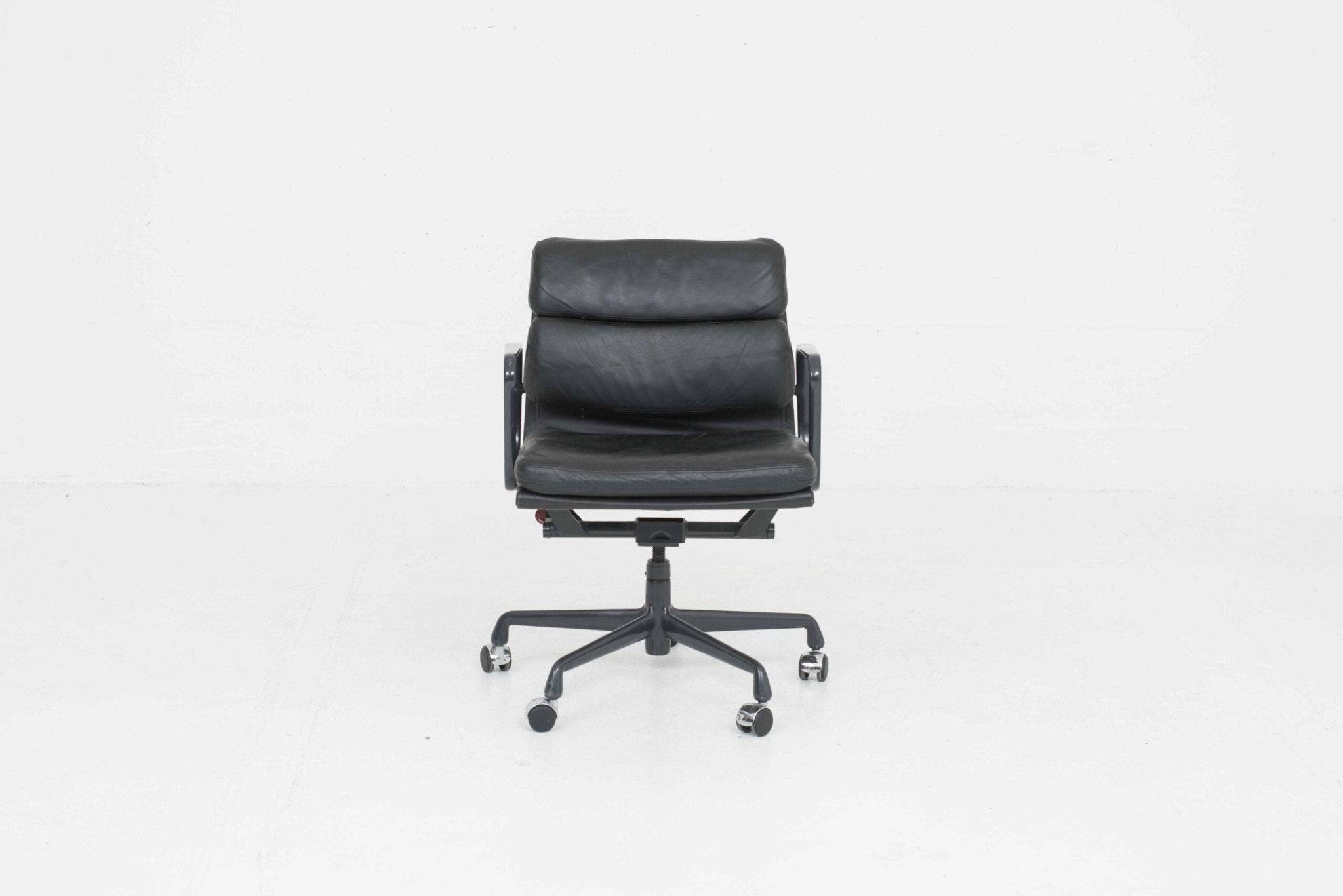 Eames EA 217 Soft Pad Burostuhl von Herman Miller in schwarzem Leder Vintage