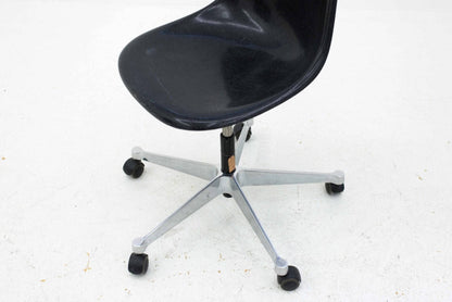 Eames Fiberglas Sidechair PSCC von Vitra - 2nd home