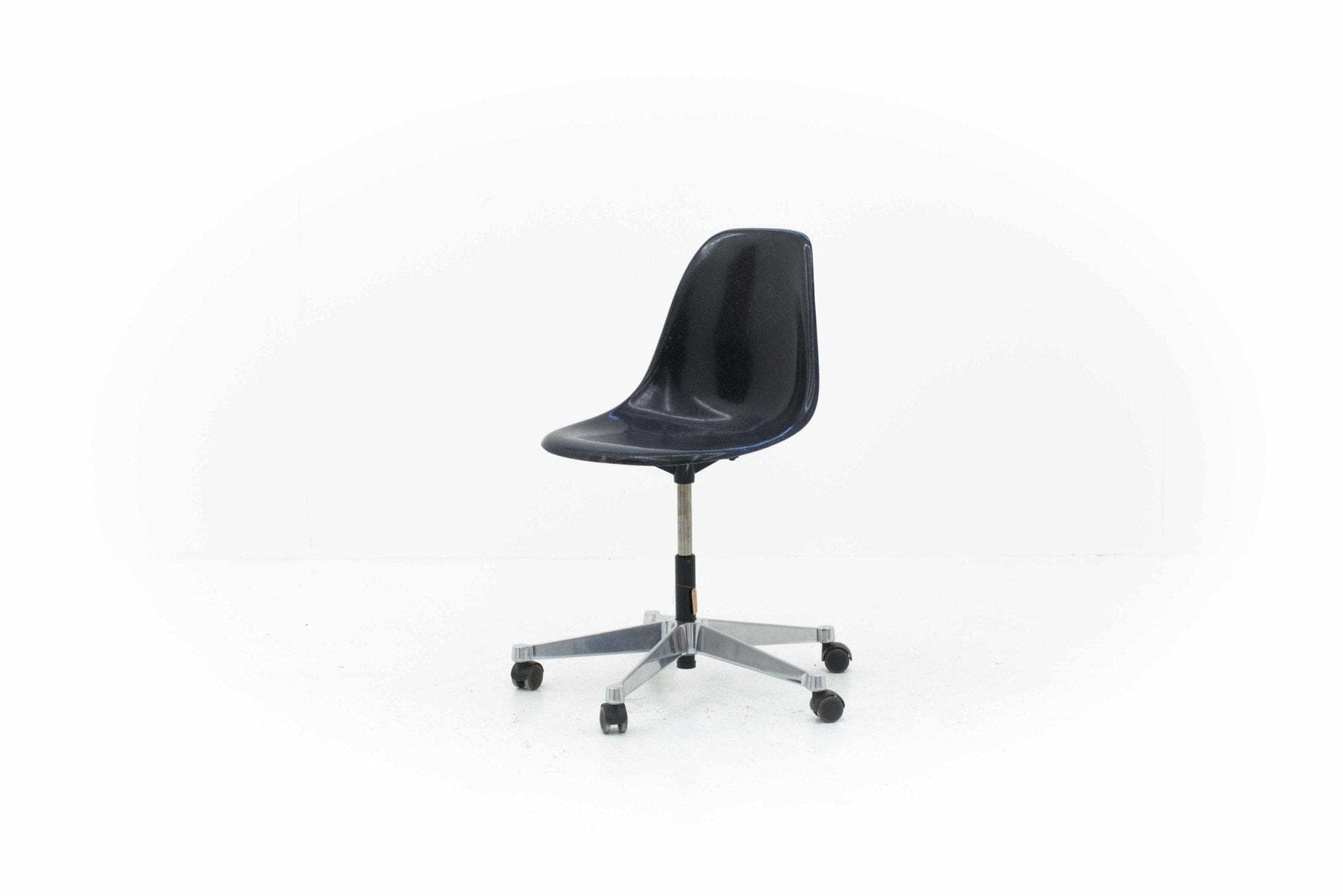 Eames Fiberglas Sidechair PSCC von Vitra - 2nd home