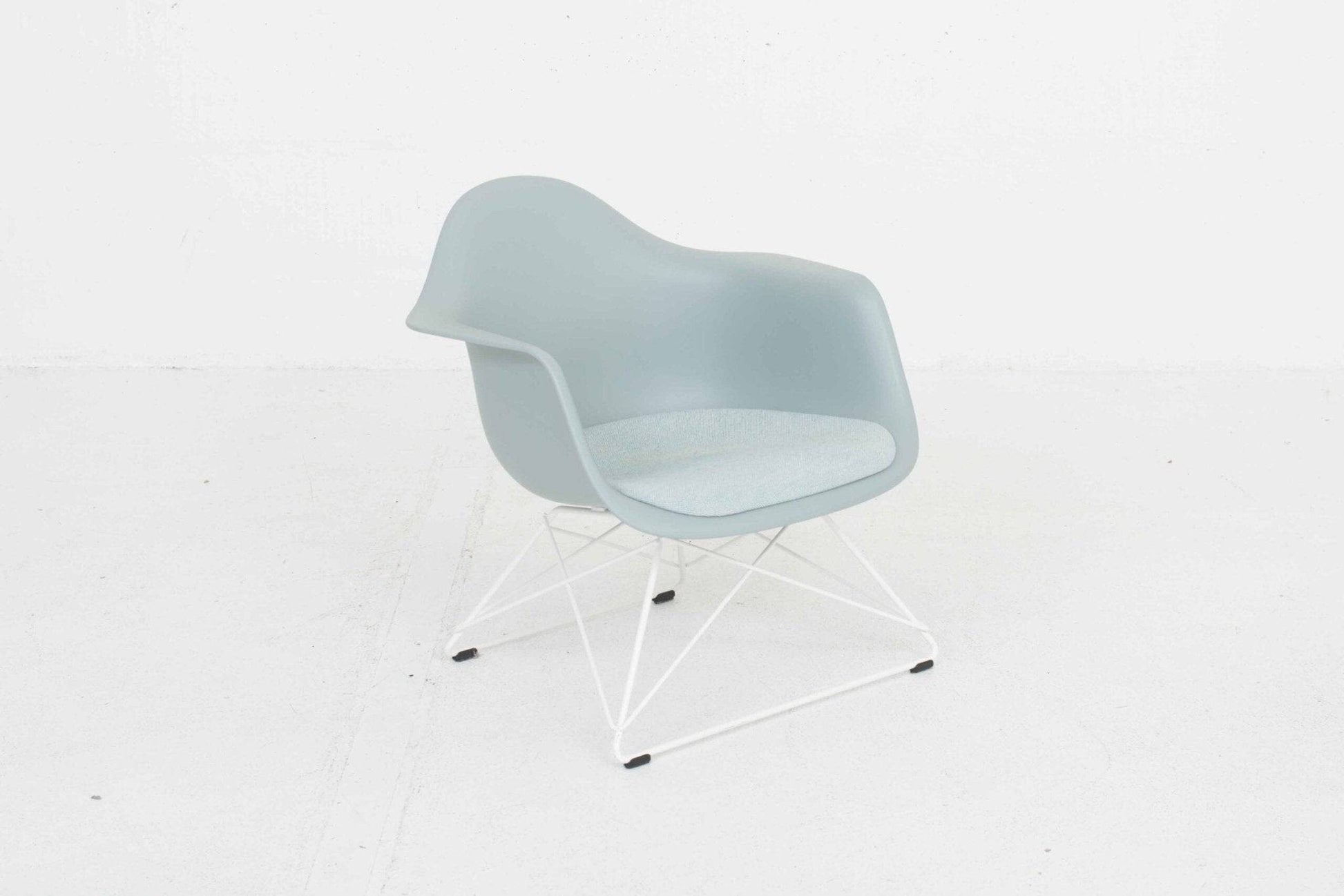 Eames Plastic Armchair LAR von Vitra - 2nd home