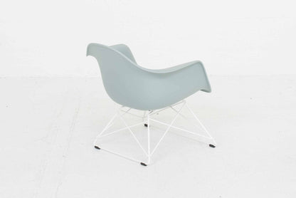 Eames Plastic Armchair LAR von Vitra - 2nd home