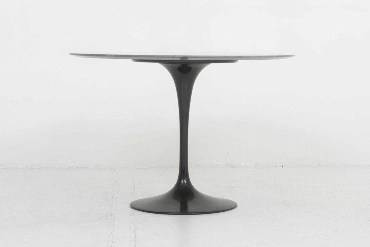 Eero Saarinen Tulip Table 107cm in Marmor von Knoll International - 2nd home