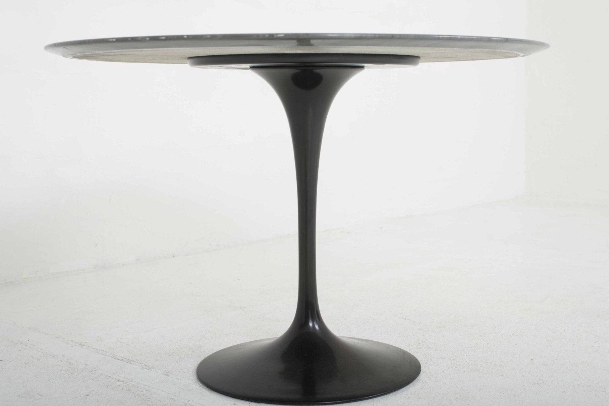 Eero Saarinen Tulip Table 107cm in Marmor von Knoll International - 2nd home