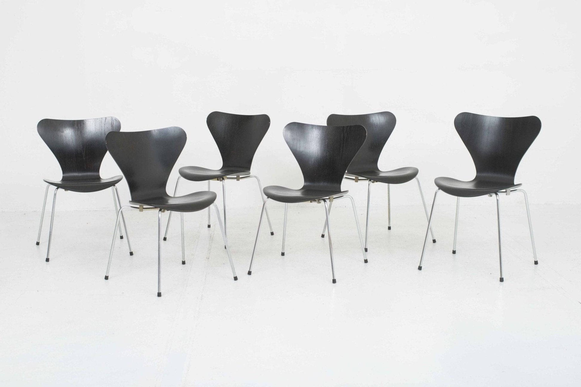 Fritz Hansen 3107 Stühle von Arne Jacobsen in Schwarz lasiert - 2nd home