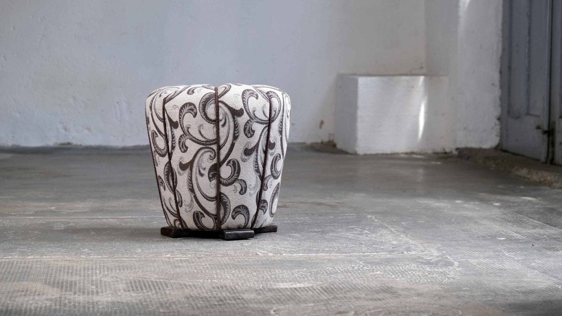 Gemusterer Art déco Pouf von Jindrich Halabala - 2nd home