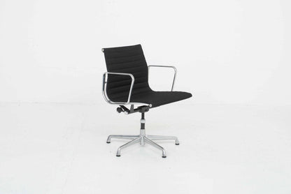 Herman Miller Eames EA 117 Bürostuhl- Schwarz- Aluminium poliert - 2nd home