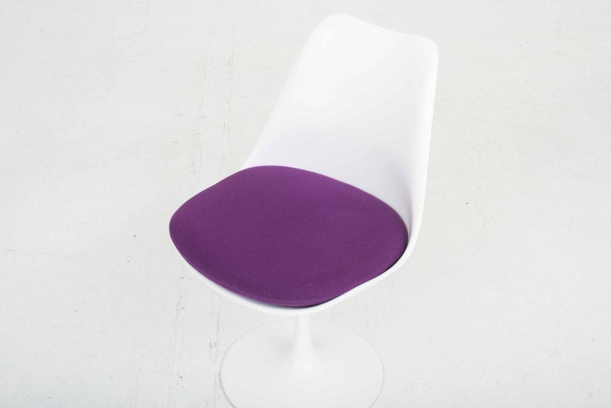 Knoll International Tulip Stuhl von Eero Saarinen mit violettem Kissen - 2nd home