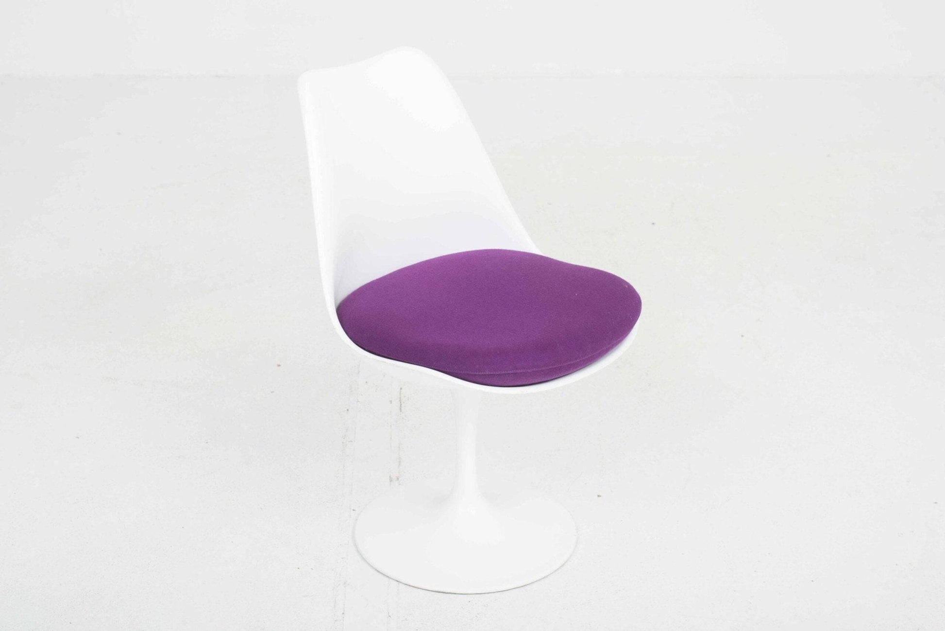 Knoll International Tulip Stuhl von Eero Saarinen mit violettem Kissen - 2nd home