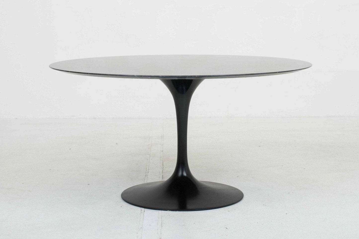 Knoll International Tulip Table 137cm von Eero Saarinen in schwarzem Marmor - 2nd home