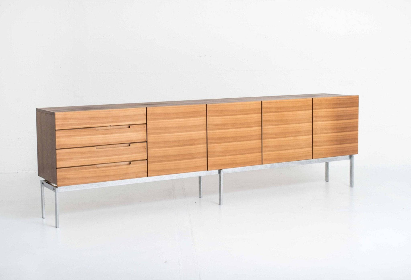 Langes Sideboard aus Wenge und Nussbaum - 2nd home