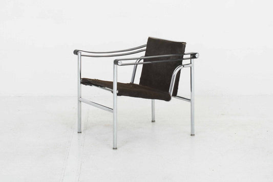 Le Corbusier LC1 Sessel von Cassina mit dunkelbraunem Fell - 2nd home