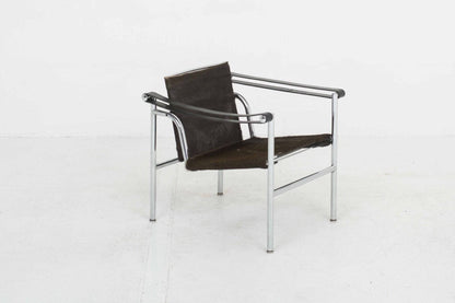 Le Corbusier LC1 Sessel von Cassina mit dunkelbraunem Fell - 2nd home